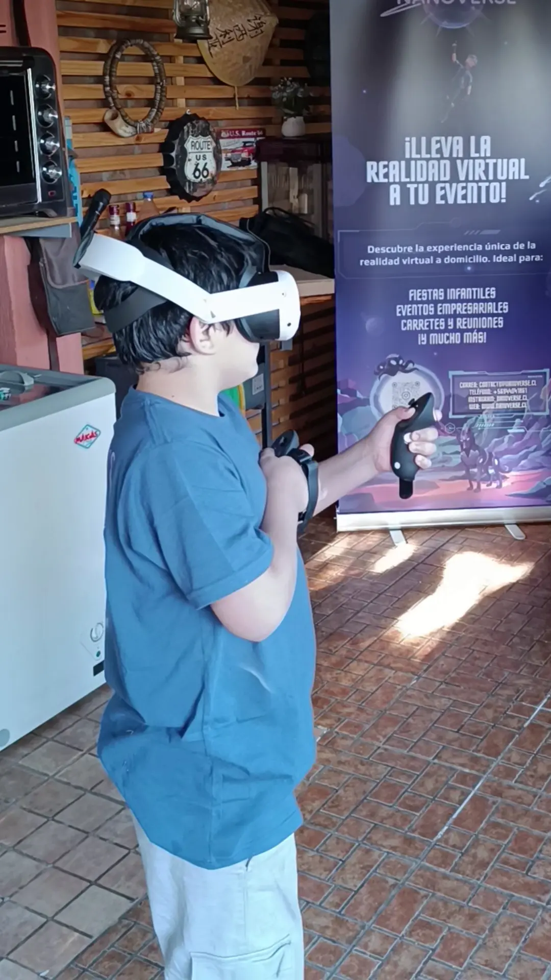 Grupo de amigos con realidad virtual